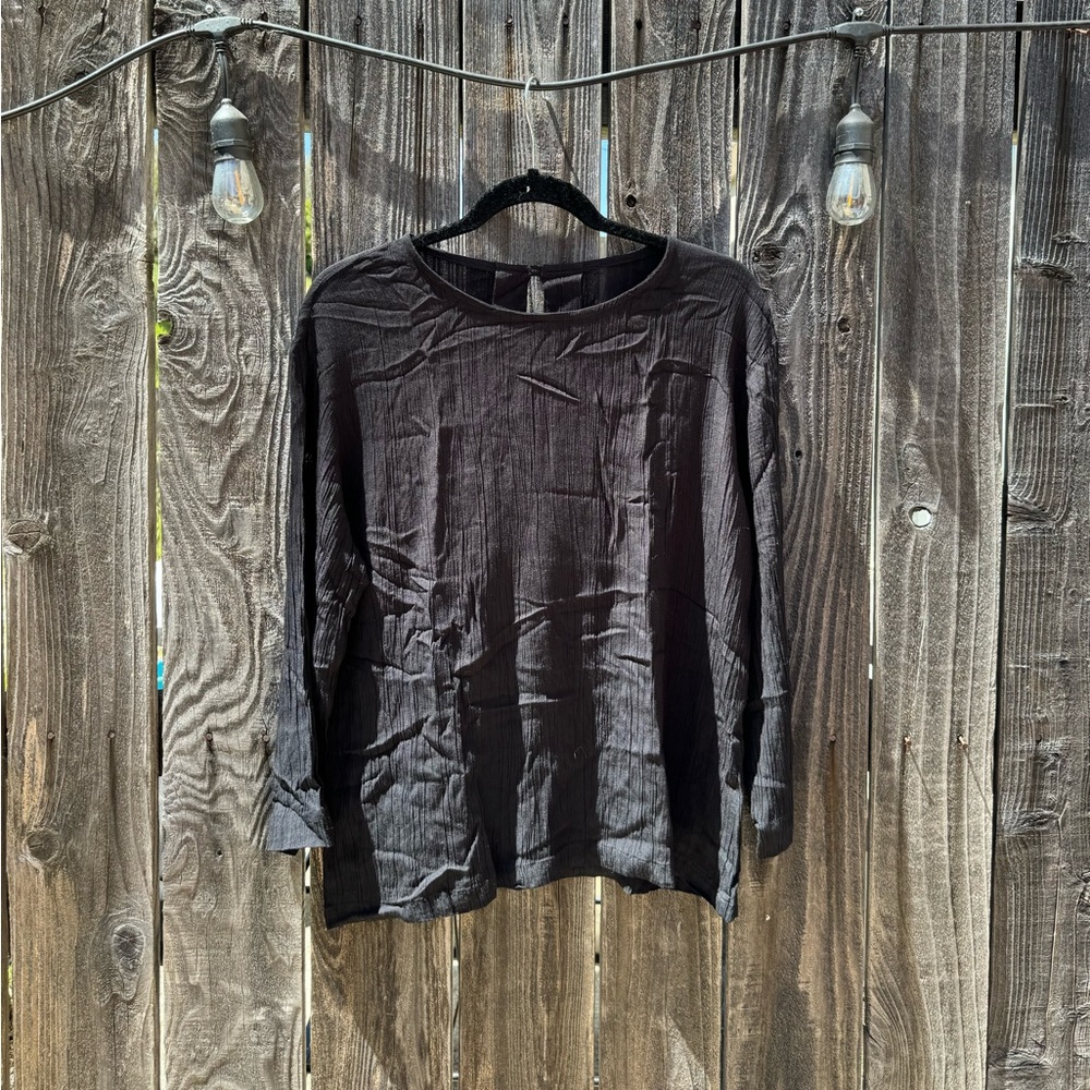 3/$15 CLEARANCE Carole Little black rayon gauze long sleeve shirt keyhole back